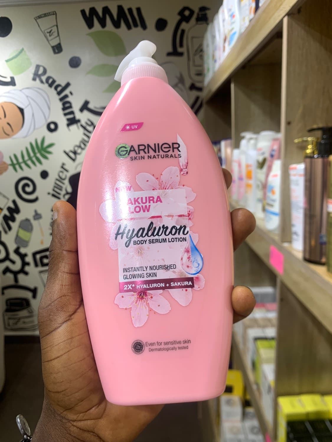 Garnier Sakura Glow Hyaluron Body Serum Lotion Uv 400ml