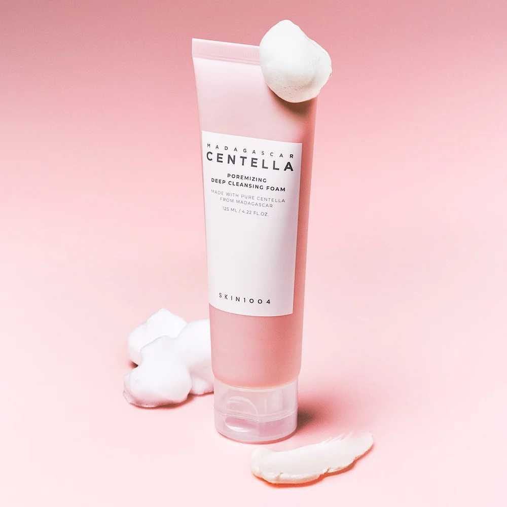 Hydrate the delicate skin surrounding your eyes with our Ceramide Eye Cream. Packed with a nourishing complex of 5 Ceramides, moisture-locking Hyaluronic Acid, soothing Oats, Glycerin and Vitamin E. Our light cream helps strengthen your skin barrier to reduce puffiness and target dark circles. Give your skin the extra care it deserves! Vegan Friendly & Fragrance Free.